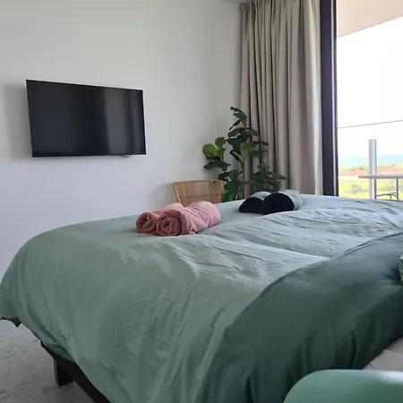 Park Tower Sea View With Pool And Gym Apartmán *